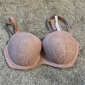 LOT: 7 Victoria's Secret Lace and Satin Bra Collection - Multicolor